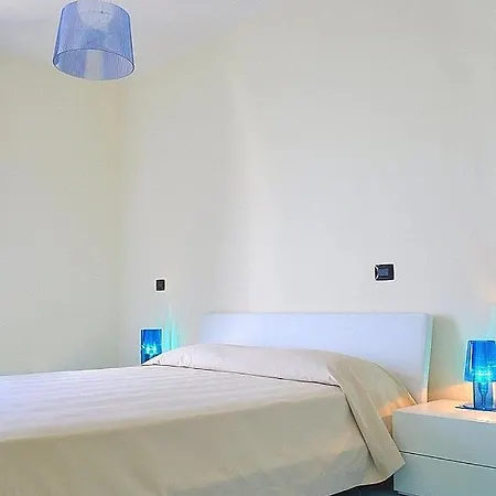Sleeps 3 Air Con Acciaroli