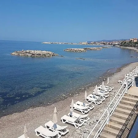 Sleeps 3 Air Con * Acciaroli